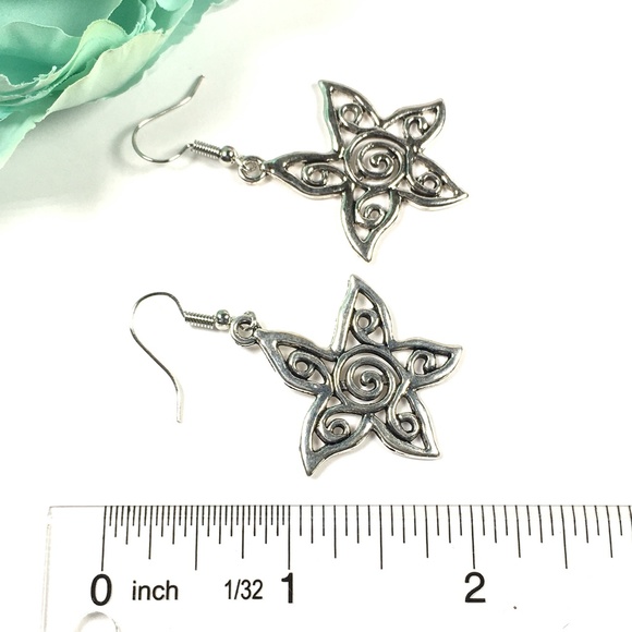 Hollow Flower Dangle Earrings - Picture 4 of 6